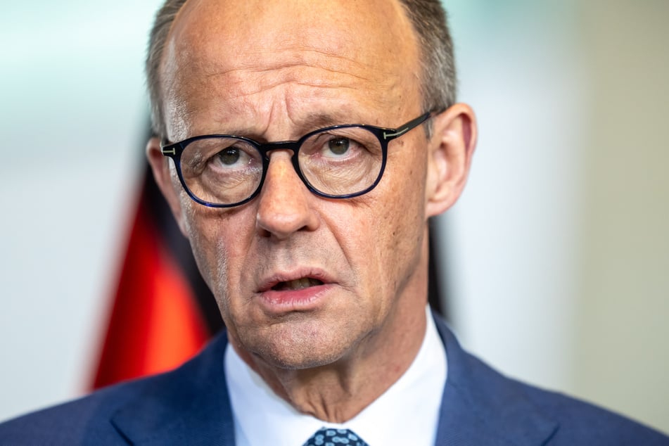 Bundeskanzler Friedrich Merz (70, CDU) will das Waldbrandgebiet in Hürtgenwald am Samstag besuchen, nachdem er seinen Sommerurlaub beendet hat.