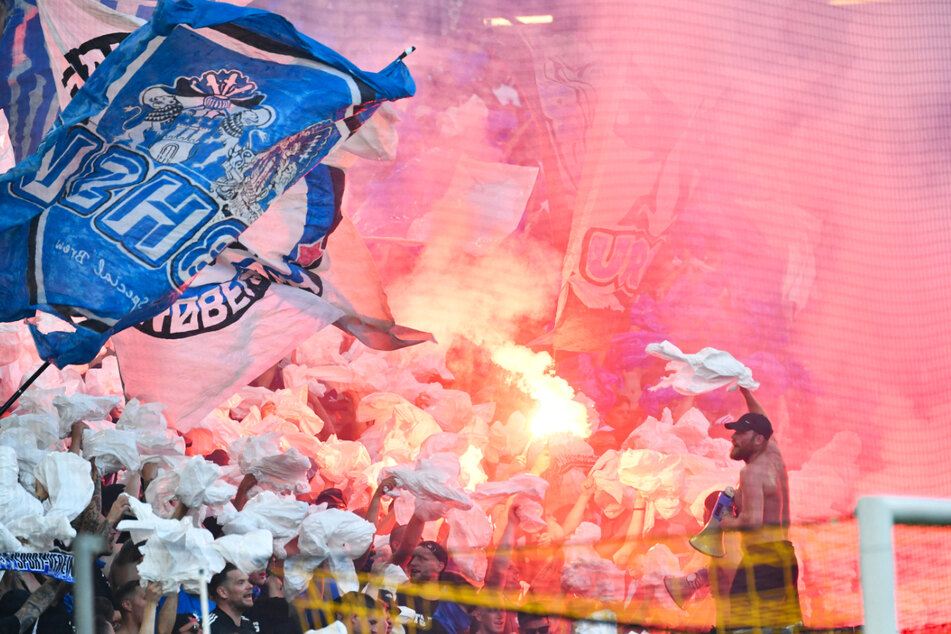 Die Fans des FC Kopenhagen zündeten vor und während des Spiels immer wieder Pyrotechnik ab.