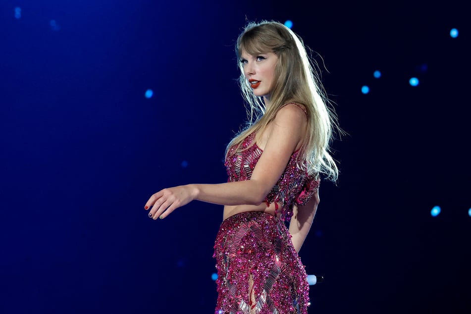 Taylor Swift fans chant a verse from the Kendrick Lamar remix of Bad Blood during live performances of the song.