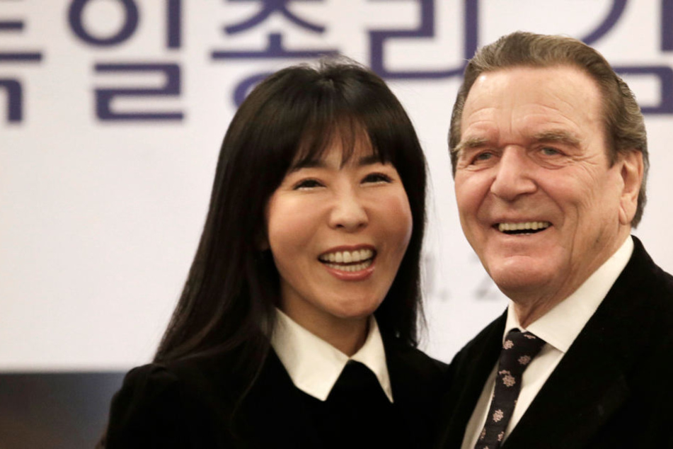 Gemeinsam mit seiner Frau Soyeon Kim wird Gerhard Schröder in Sachsen und Thüringen unterwegs sein.