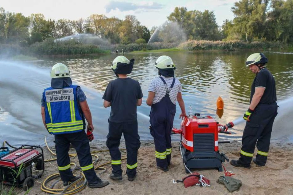 Die geübte Feuerwehr rückte aus und konnte das Wasser mit 6000 Litern pro Minute schnell umwälzen.