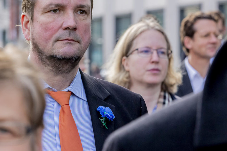 AfD-Mann Andreas Wild (55) will nichts von der Nazi-Symbolik der blauen Kornblume gewusst haben.