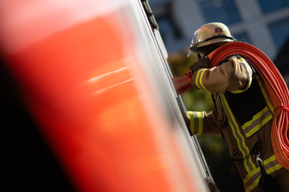 Brandstiftung? Mercedes geht in Oschersleben in Flammen auf