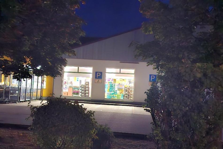Die Polizei sucht nach dem Täter.