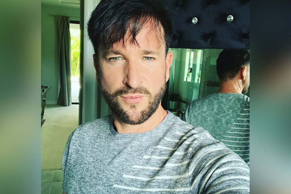 Popstar Michael Wendler macht es sich in Florida gleich mit zwei Frauen gemütlich.