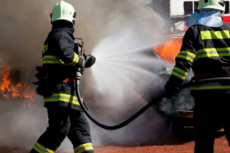 Am Donnerstagabend ging der Alarm bei der Feuerwehr ein. (Symbolbild)