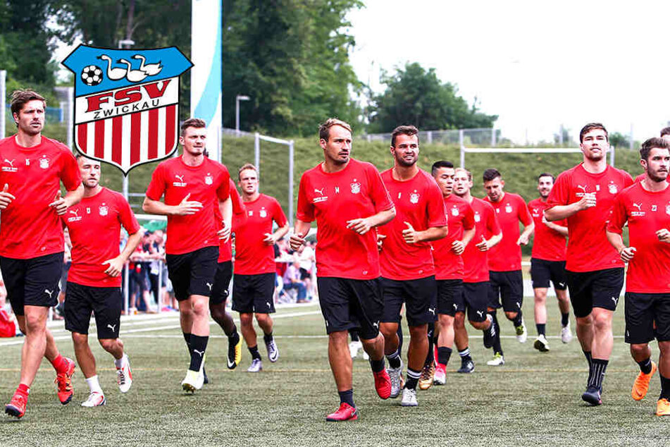 Da laufen sie wieder - zum Trainingsauftakt drehten die FSV-Kicker ein paar lockere Runden.