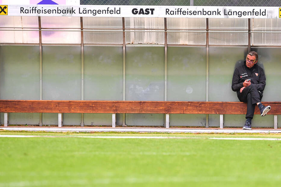 Im Österreich-Camp suchte sich Dynamos Sportdirektor Ralf Minge auch mal eine ruhige Ecke.