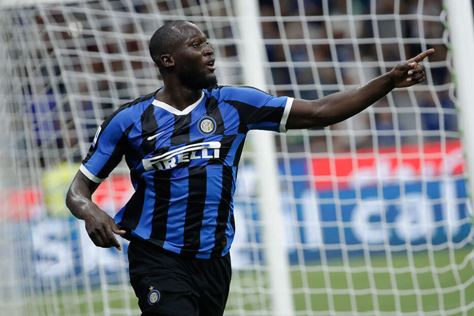 Romelu Lukaku wechselte in diesem Sommer nach zwei Jahren bei Manchester United nach Mailand. 2011 ging er vom RSC Anderlecht auf die Insel, spielte dort zunächst für den FC Chelsea und aschließend auch für den FC Everton.