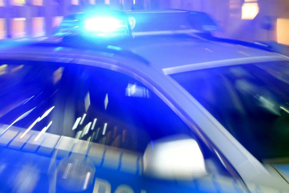 Drei Männer wurden von der Polizei festgenommen. (Symbolbild)