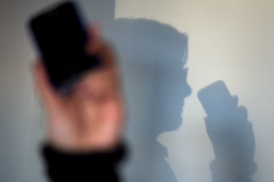 Seniorin fällt auf Trickbetrüger rein - Bank bewahrt sie vor Schlimmerem