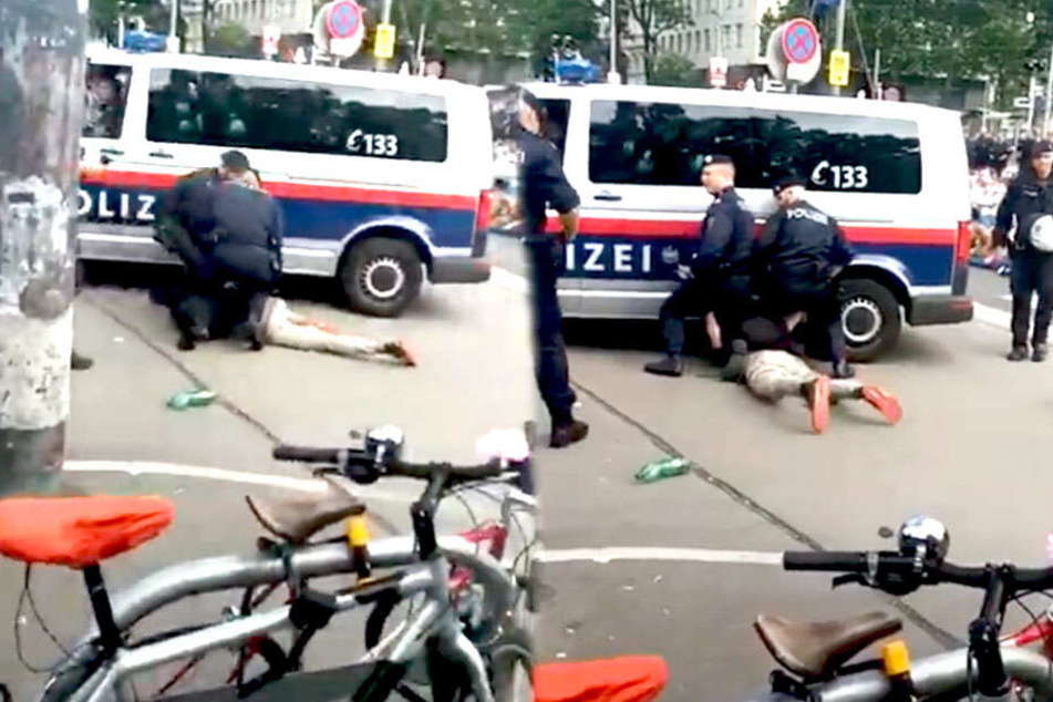 Dieser Polizeibus hätte fast den Demonstranten überrollt.