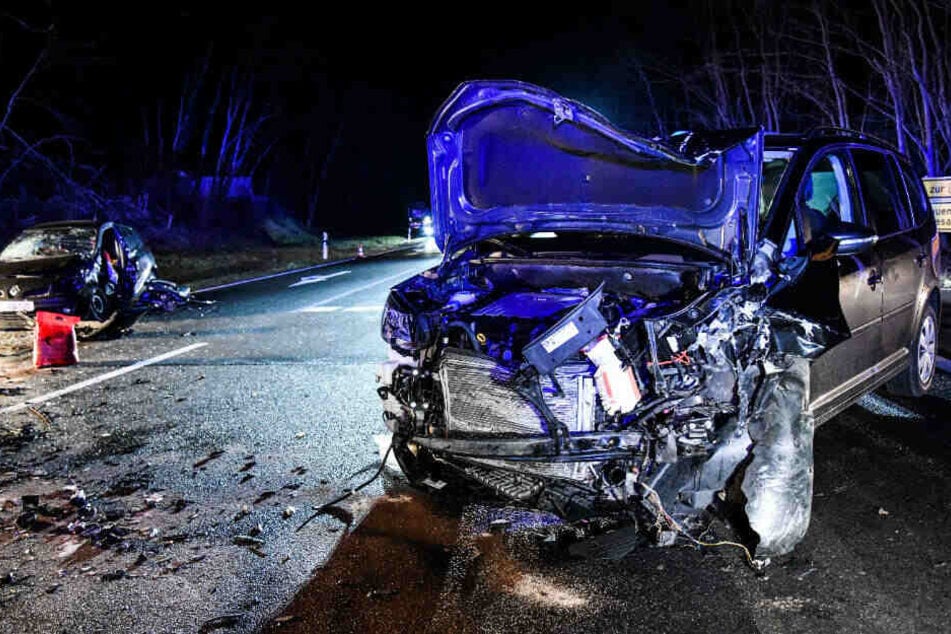Bei dem Unfall musste die Fahrerin von der Feuerwehr befreit werden.