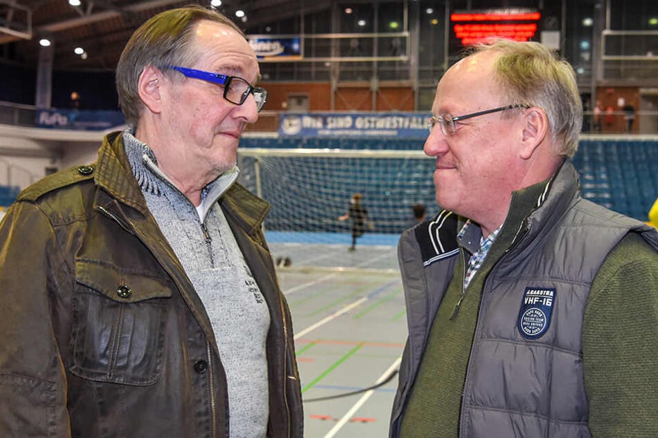 Bielefelds Oberbürgermeister Pit Clausen (SPD, re.) steht dem DSC-Vereinspräsident Hans-Jürgen Laufer (li.) und dem Club zur Seite.