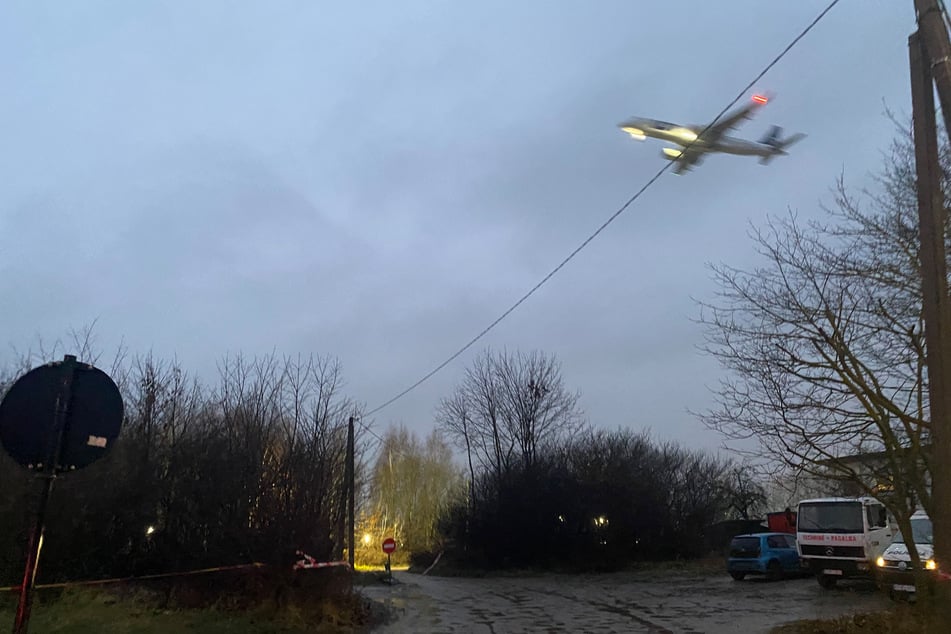 Kurz vor der Landung stürzte das Flugzeug am Montagmorgen ab.