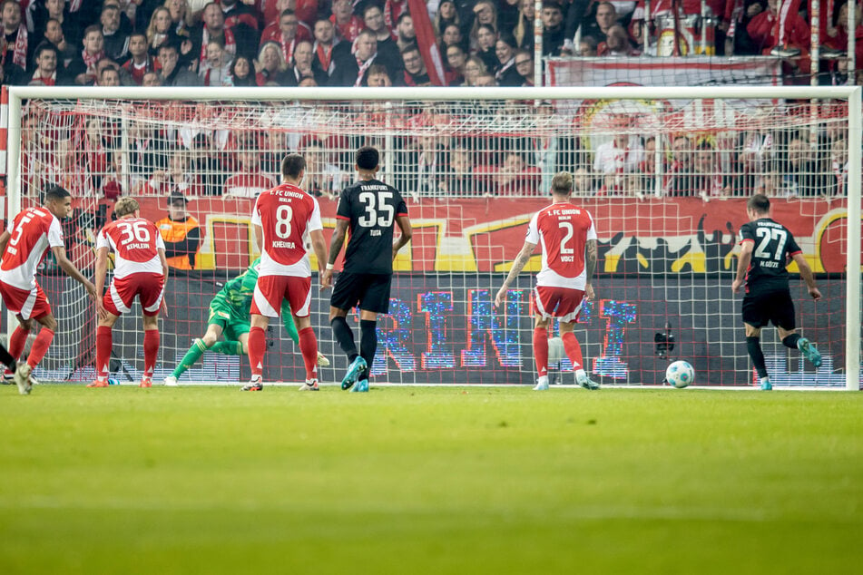 Mario Götze muss nur noch einschieben.