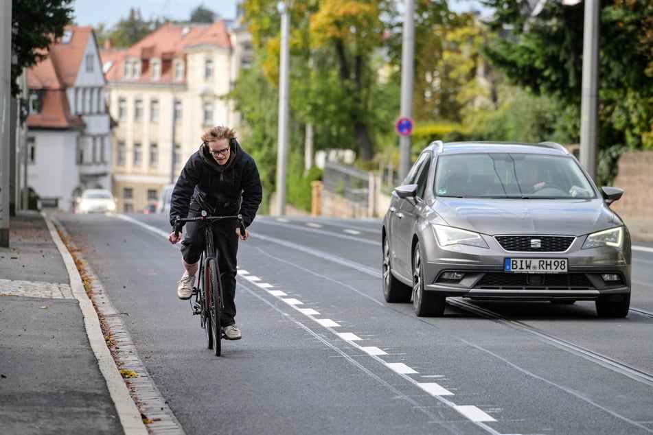 Radfahrschutzstreifen wie diese sollen Autofahrer zum verantwortungsvollen Überholen bewegen.