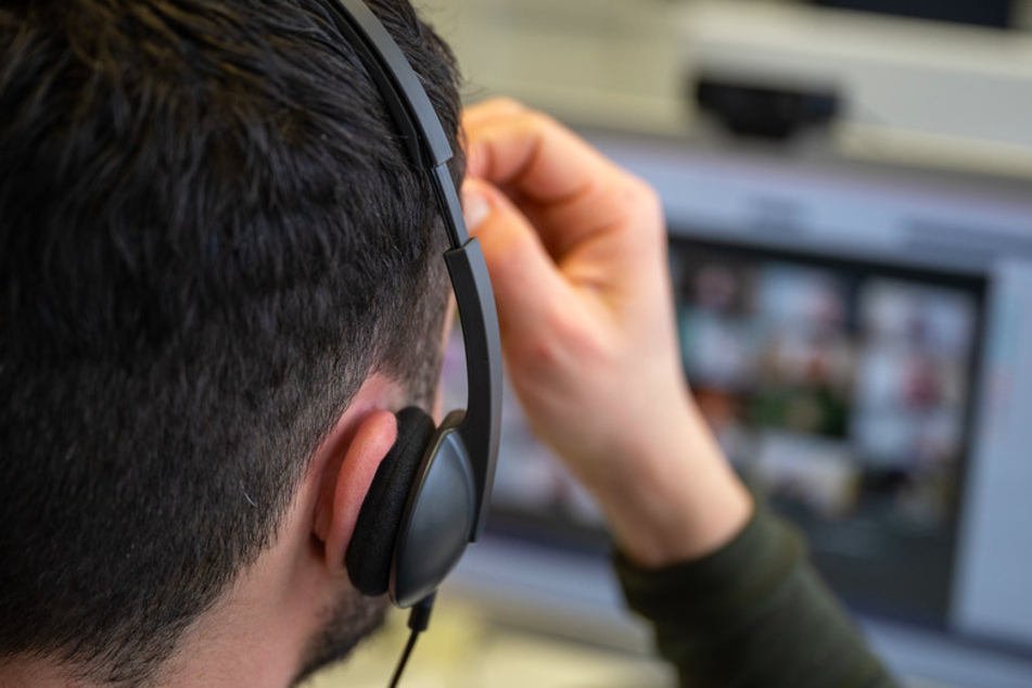 Heimliche Fotos oder "Zoom-Bombing" sind bei Videokonferenzen in Klassen keine Seltenheit. (Symbolbild)