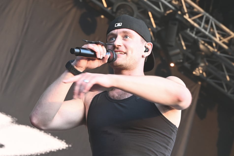 Schauspieler und Rapper Julius Tillmann (29) alias "Ritter Lean" sorgt mit seiner Knast-Ankündigung für Diskussionen.
