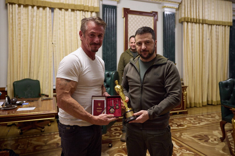 Sean Penn gives one of his Oscars to Volodymyr Zelensky as the Ukrainian president presents the actor with the Order of Merit o the II degree.