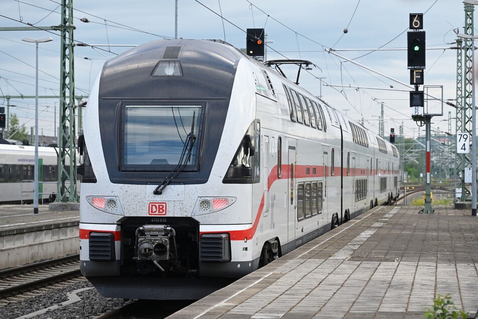 Im IC 17 gilt schon bald das Deutschlandticket zwischen Chemnitz und Dresden.