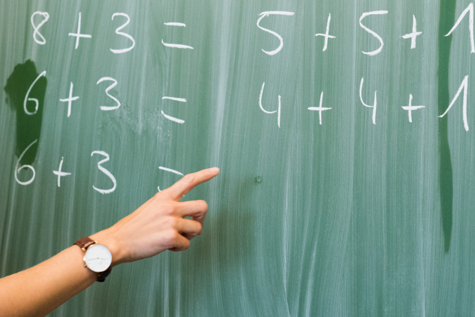 Ob die Schulen in Baden-Württemberg ab kommender Woche öffnen, will die Kultusministerin am Donnerstag bekannt geben. (Symbolbild)