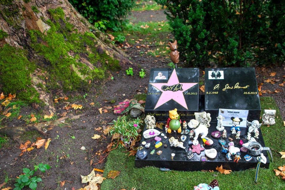 Der Comedian ist wie sein ebenfalls verstorbener Lebensgefährte auf dem "Melaten-Friedhof" in Köln begraben.