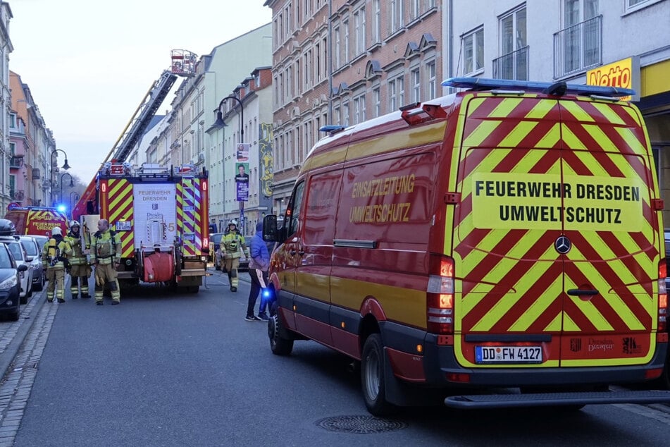 Die Rudolf-Leonhard-Straße war wegen des Einsatzes bis 18.40 Uhr gesperrt.