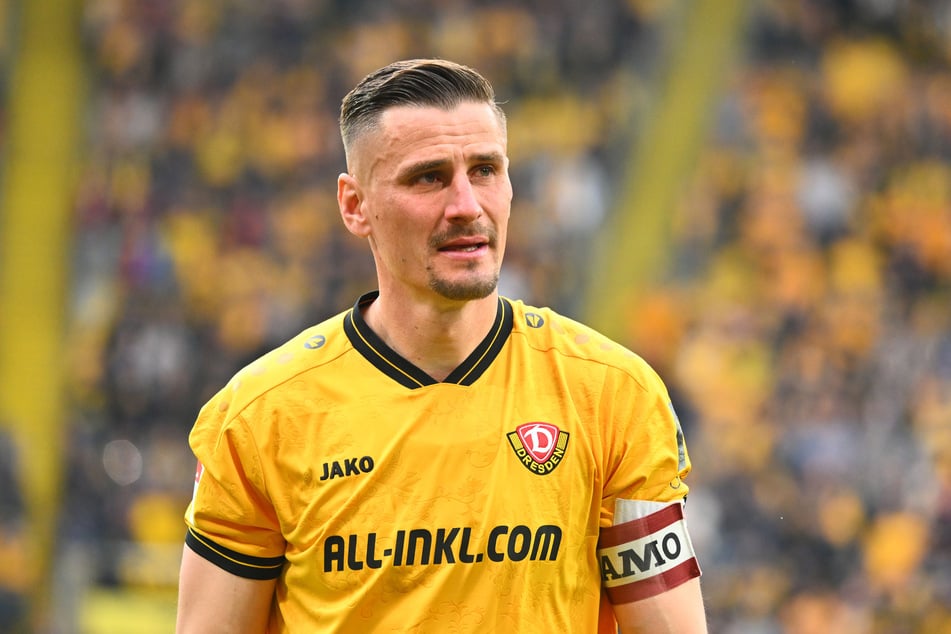 Mit bewegenden Worten und Tränen in den Augen verabschiedete sich Stefan Kutschke (37) am Sonntag als Spieler und Kapitän von Dynamo Dresden.