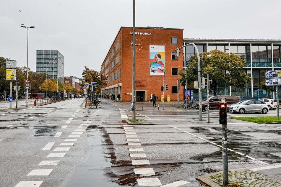 Im Kreuzungsbereich des Stresemannplatzes/Andreas-Gayk-Straße kam es am Mittwochnachmittag zu dem Verkehrsunfall.