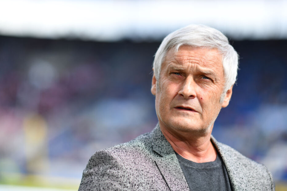 Kölns Geschäftsführer Armin Veh (58) äußerte sich am Montagabend zur Unruhe beim 1. FC Köln.