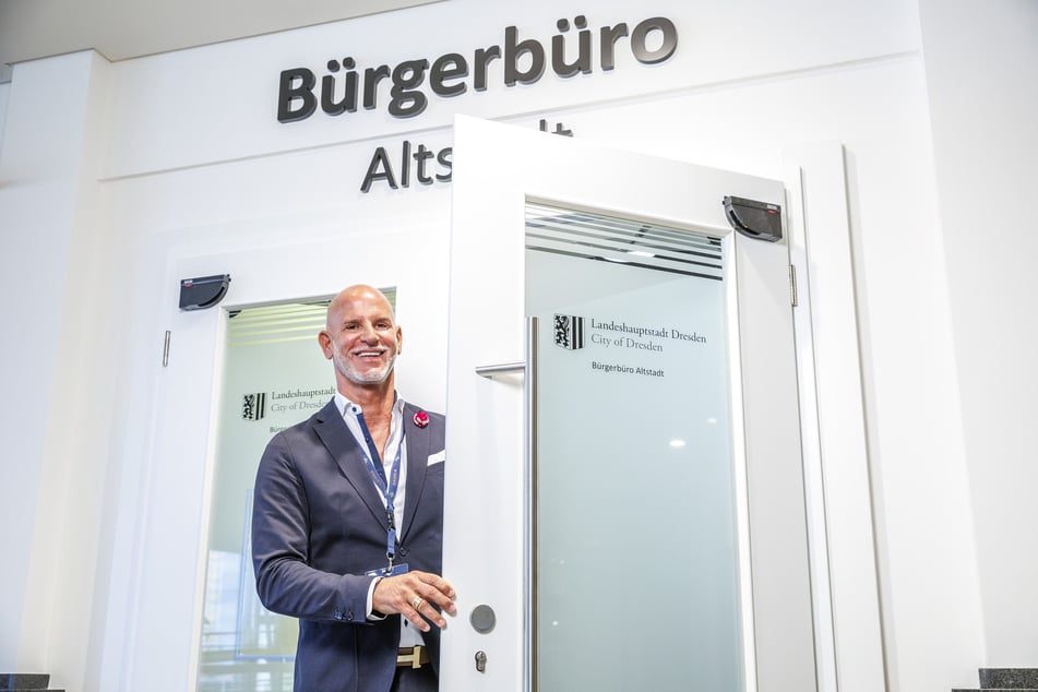 Hereinspaziert! Galeria-Filialgeschäftsführer Michael Zielke (56) freut sich auf Besucher.