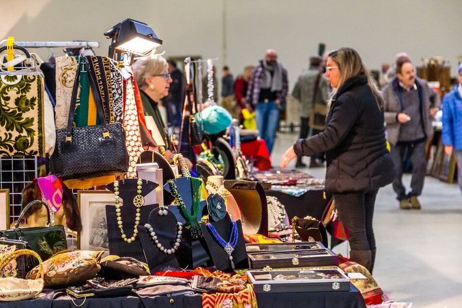 Beim Flohmarkt in der Jederkann Galerie könnt ihr euch von 12 bis 18 Uhr durch die Angebote stöbern.(Symbolbild)
