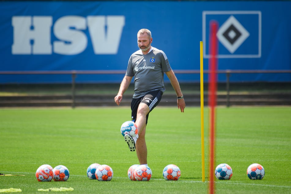 HSV-Coach Tim Walter konnte mit dem Auftritt seiner Mannschaft in der ersten Halbzeit nicht zufrieden sein. In der Pause nahm er etliche Wechsel vor, danach lief es besser. (Archivfoto)