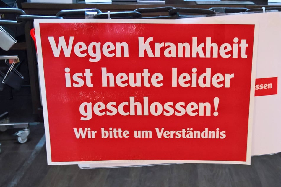 Wegen Krankheit geschlossen - die Grippewelle sorgt in vielen Betrieben zusätzlich zu den Ferien für massive Personalnot.
