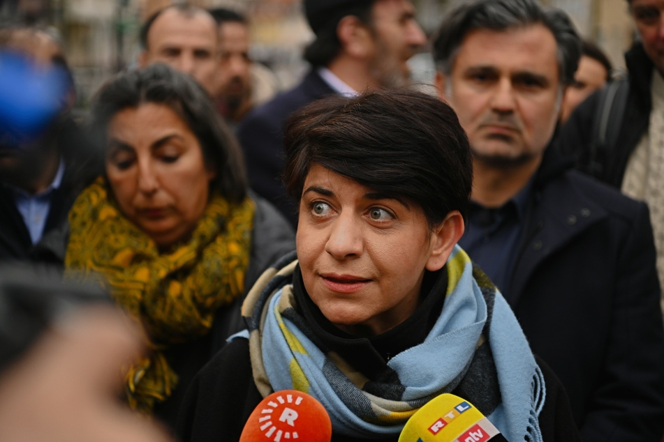Berivan Aymaz (48) gibt nach den Anschlägen in Hanau ein Pressestatement ab.