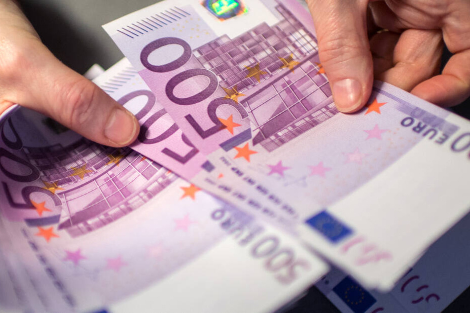 In der Mappe befanden sich 20.840 Euro Bargeld. (Symbolbild)