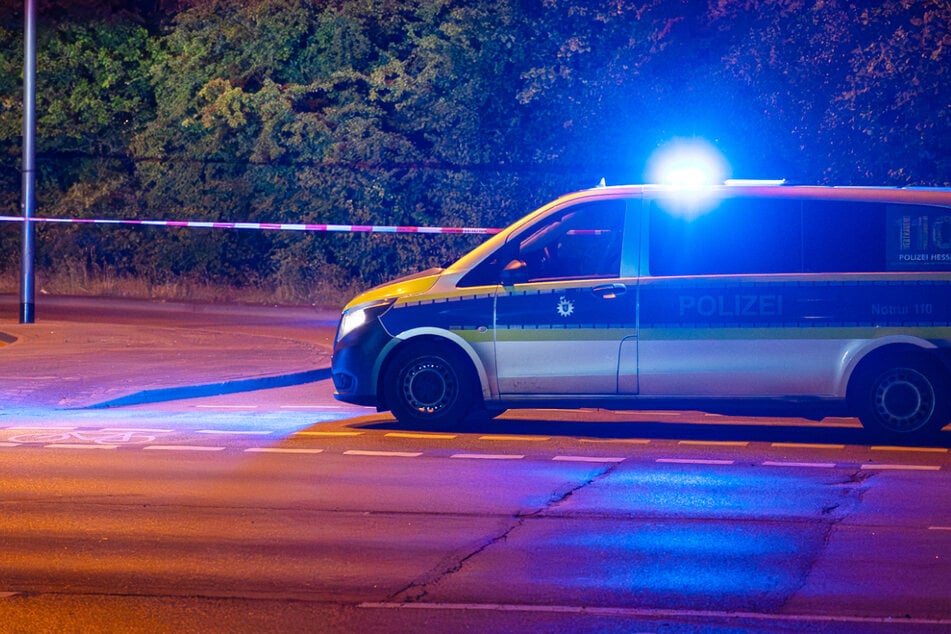 Die Polizei sperrte den Tatort in der Frankfurter Wasserhofstraße weiträumig ab.