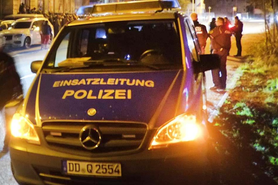 Security-Mitarbeiter übergaben der Polizei den Tatverdächtigen (Symbolbild).
