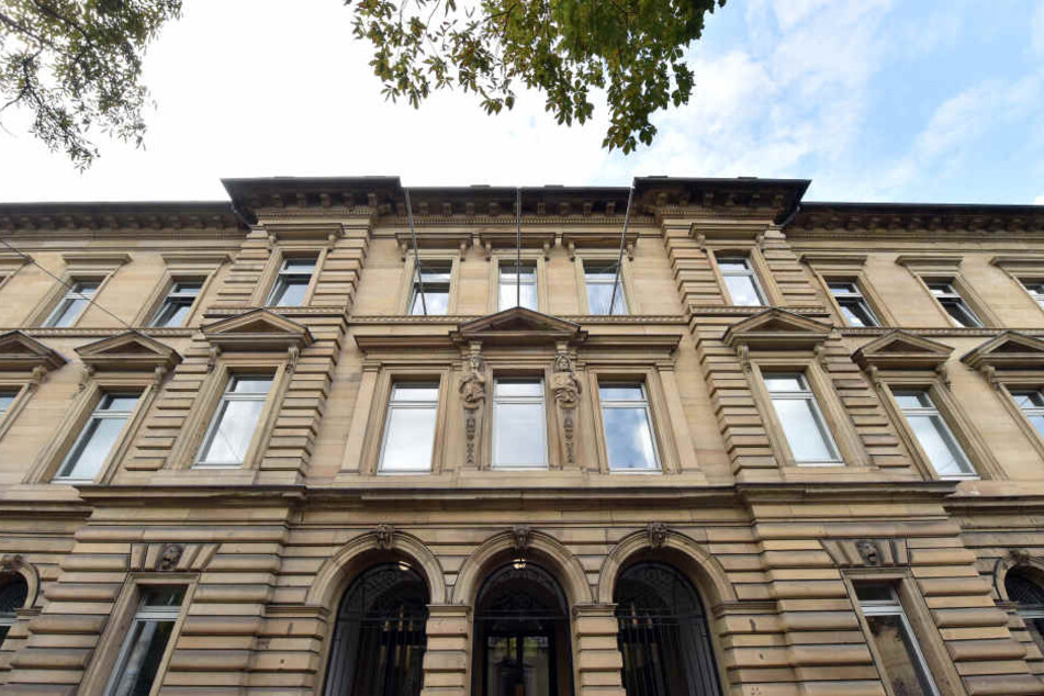 Der Fall wird am Landgericht Karlsruhe verhandelt.