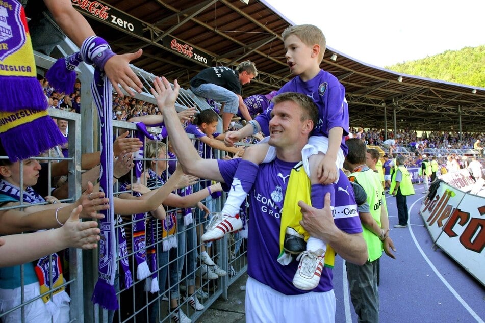 Am 20. Mai 2007 hieß es Abschiednehmen aus Aue. Andrzej Juskowiak ging nach dem 2:2 gegen 1860 München mit seinem Sohn Jan auf den Schultern auf eine Ehrenrunde.
