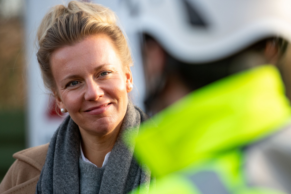Ina Brandes (45, CDU) steht als NRW-Verkehrsministerin vor einer großen Aufgabe: Viele marode Brücken in NRW müssen erneuert werden.