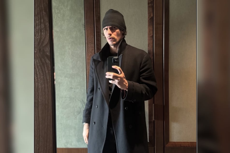 Jake Hall (†35) krachte mit seinem Kopf durch eine Glastür.
