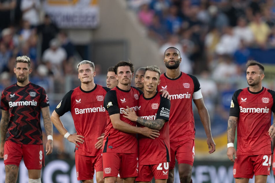 Wenig zufrieden blicken die Leverkusener Spieler nach dem 1:0-Erfolg gegen Carl Zeiss Jena drein.