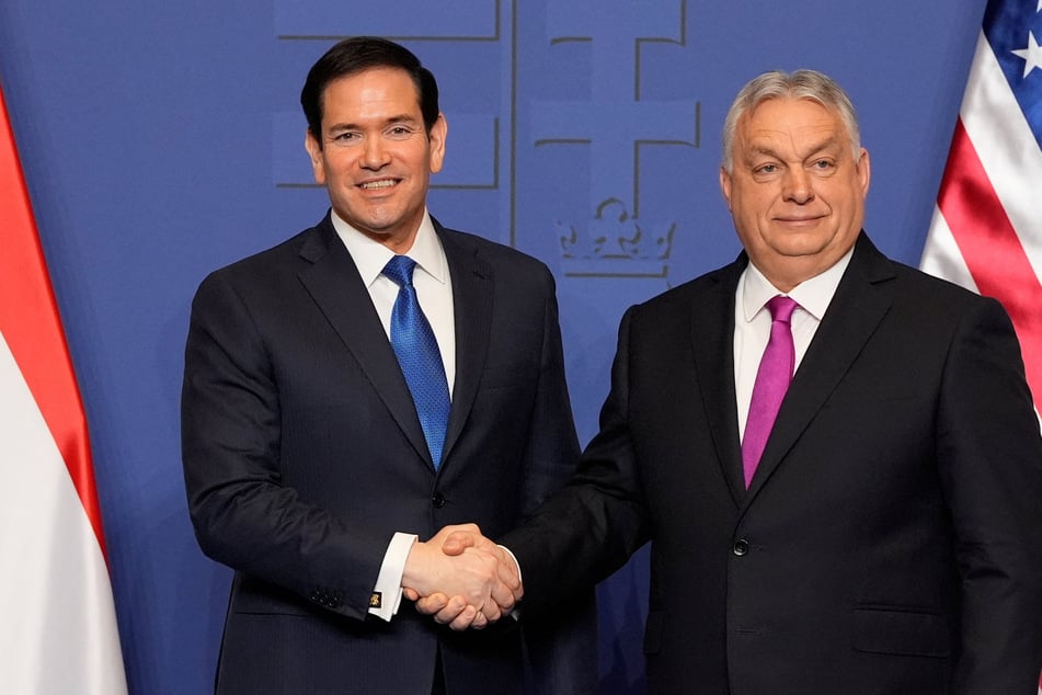 US Secretary of State Marco Rubio (l.) and Hungary's Prime Minister Viktor Orban shake hands after a news conference in Budapest on February 16, 2026.