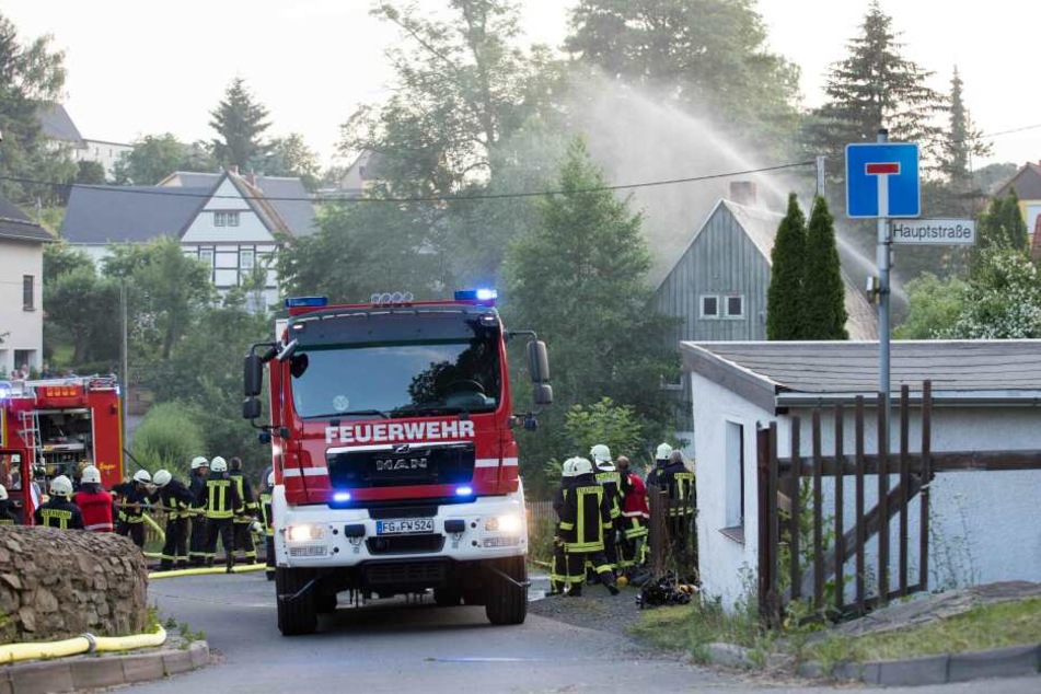 Am Freitag wurden ca. 80 Kameraden der Feuerwehren auf den Eschenweg in Großschirma alamiert.
