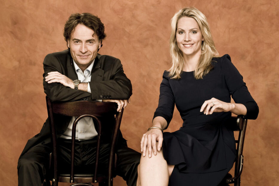 Judith Rakers und Giovanni di Lorenzo talken bei "3nach9" für Radio Bremen.