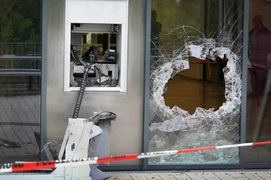 Durch die Sprengung wurde ein Gebäude der Uni Bonn beschädigt.
