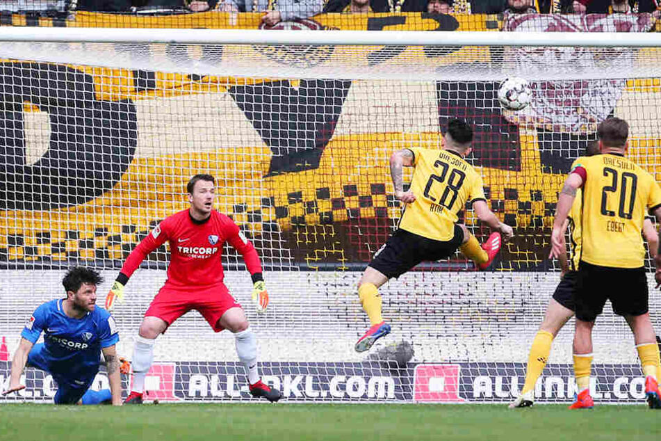 Baris Atik (Nummer 28) hebt ab und trifft per Kopf, vor allem per Nase, zum 1:2. Damit war zumindest Dynamos Torfluch beendet.