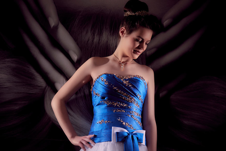An Model Elisabeth wurde das Styling der Debütantinnen erprobt.